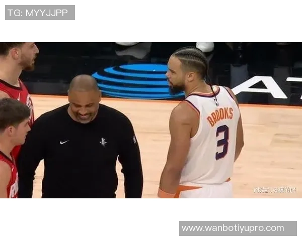 乌度卡调侃狄龙全场互动揭秘两人赛场幽默瞬间